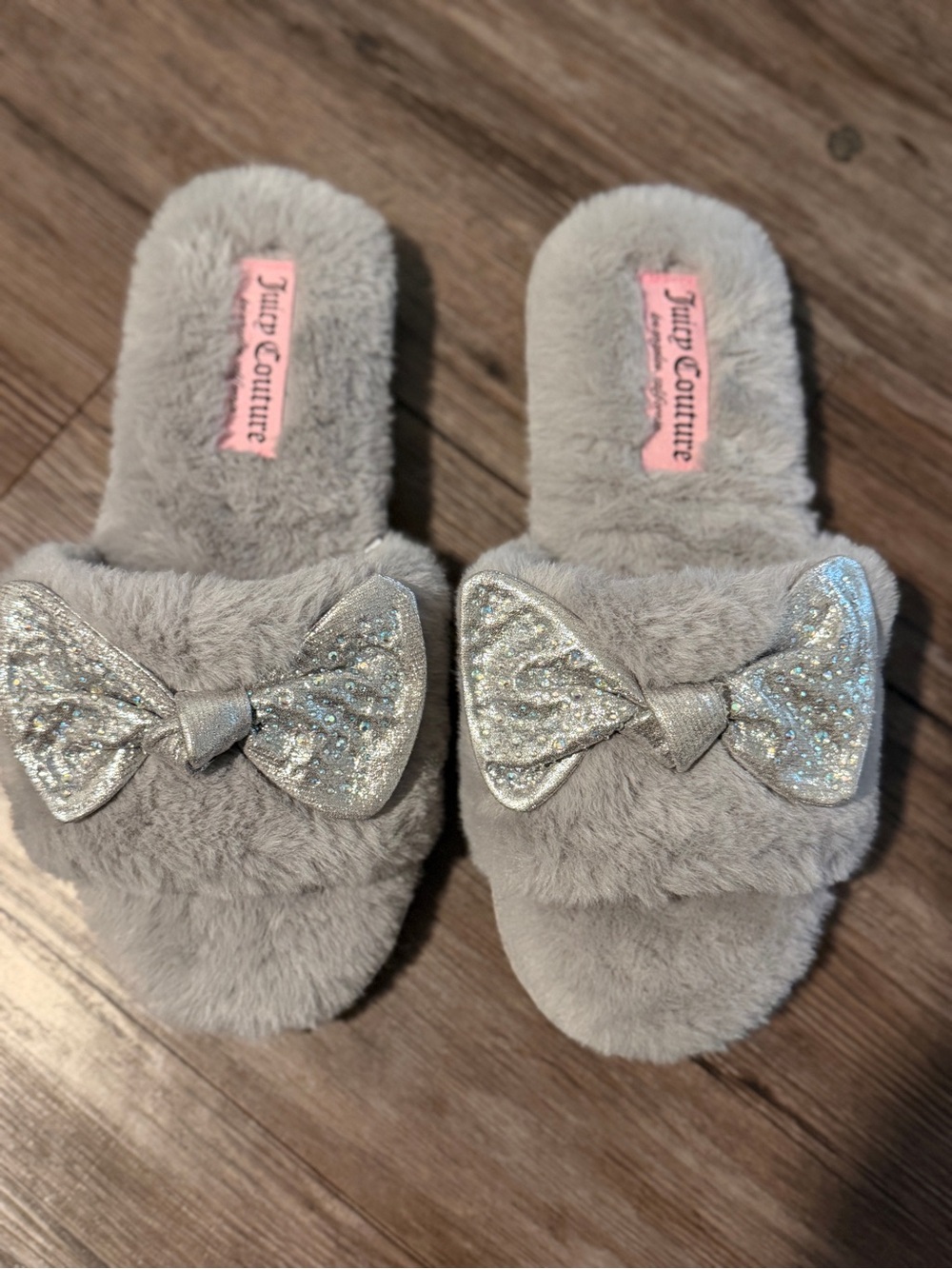 Juicy Couture Silver Bow Gray Fuzzy Slide Slippers